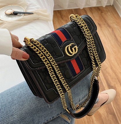 Retro-Tasche mit Kettenriemen 